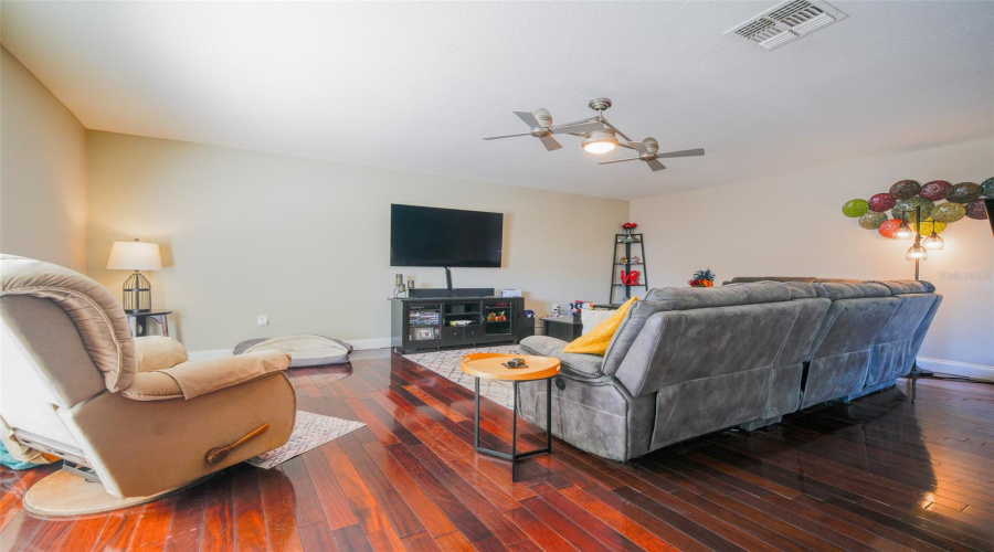 DAVENPORT, Florida 33837, 4 Bedrooms Bedrooms, ,3 BathroomsBathrooms,Residential,For Sale,LOBELIA,0,MFRO6410078