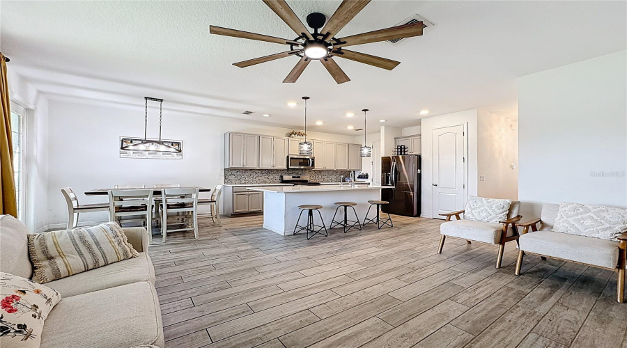 DAVENPORT, Florida 33896, 3 Bedrooms Bedrooms, ,2 BathroomsBathrooms,Residential,For Sale,BENOI DR,0,MFRO6409446