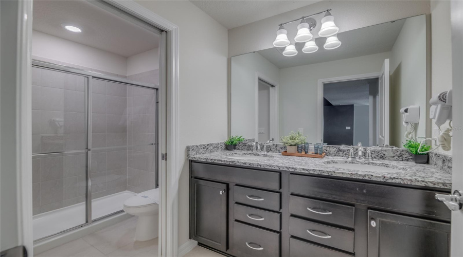 DAVENPORT, Florida 33897, 8 Bedrooms Bedrooms, ,6 BathroomsBathrooms,Residential,For Sale,LILAC,0,MFRO6409110