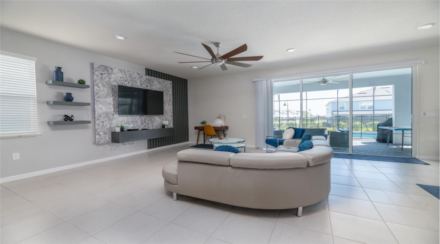 DAVENPORT, Florida 33897, 8 Bedrooms Bedrooms, ,6 BathroomsBathrooms,Residential,For Sale,LILAC,0,MFRO6409110