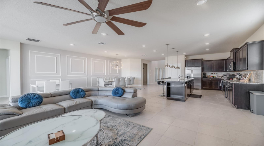 DAVENPORT, Florida 33897, 8 Bedrooms Bedrooms, ,6 BathroomsBathrooms,Residential,For Sale,LILAC,0,MFRO6409110
