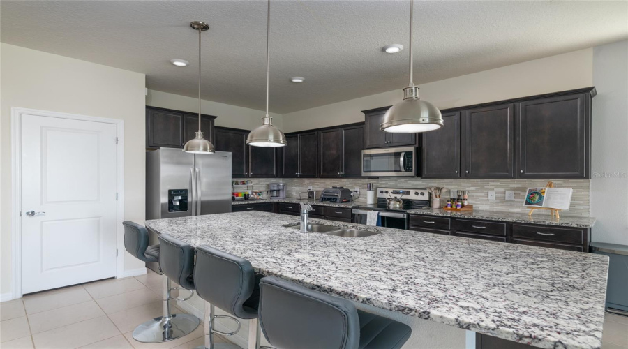 DAVENPORT, Florida 33897, 8 Bedrooms Bedrooms, ,6 BathroomsBathrooms,Residential,For Sale,LILAC,0,MFRO6409110