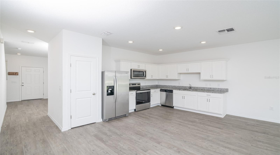 DAVENPORT, Florida 33837, 3 Bedrooms Bedrooms, ,2 BathroomsBathrooms,Residential,For Sale,MADISON,0,MFRO6410082
