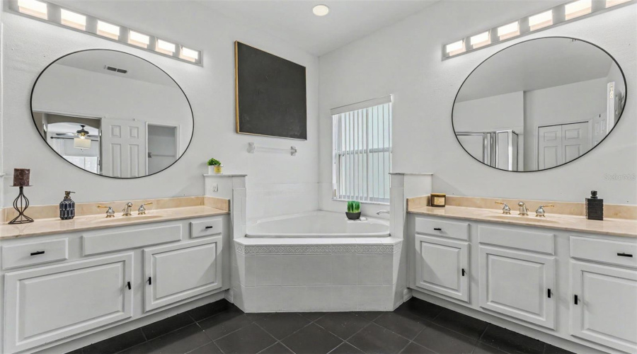 KISSIMMEE, Florida 34746, 5 Bedrooms Bedrooms, ,4 BathroomsBathrooms,Residential,For Sale,GOLDEN FEATHER,0,MFRL4962124