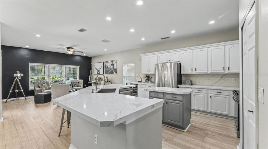 KISSIMMEE, Florida 34746, 5 Bedrooms Bedrooms, ,4 BathroomsBathrooms,Residential,For Sale,GOLDEN FEATHER,0,MFRL4962124