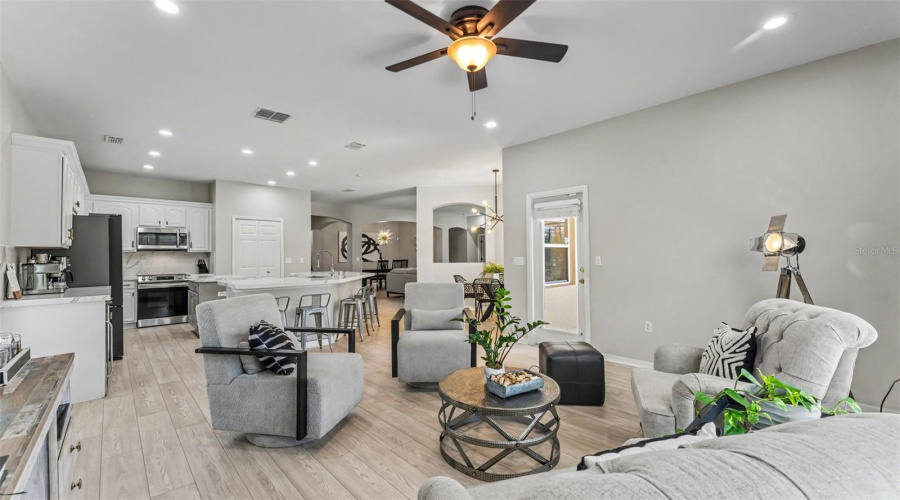 KISSIMMEE, Florida 34746, 5 Bedrooms Bedrooms, ,4 BathroomsBathrooms,Residential,For Sale,GOLDEN FEATHER,0,MFRL4962124