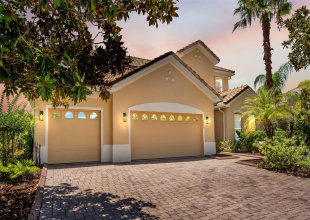 KISSIMMEE, Florida 34746, 5 Bedrooms Bedrooms, ,4 BathroomsBathrooms,Residential,For Sale,GOLDEN FEATHER,0,MFRL4962124