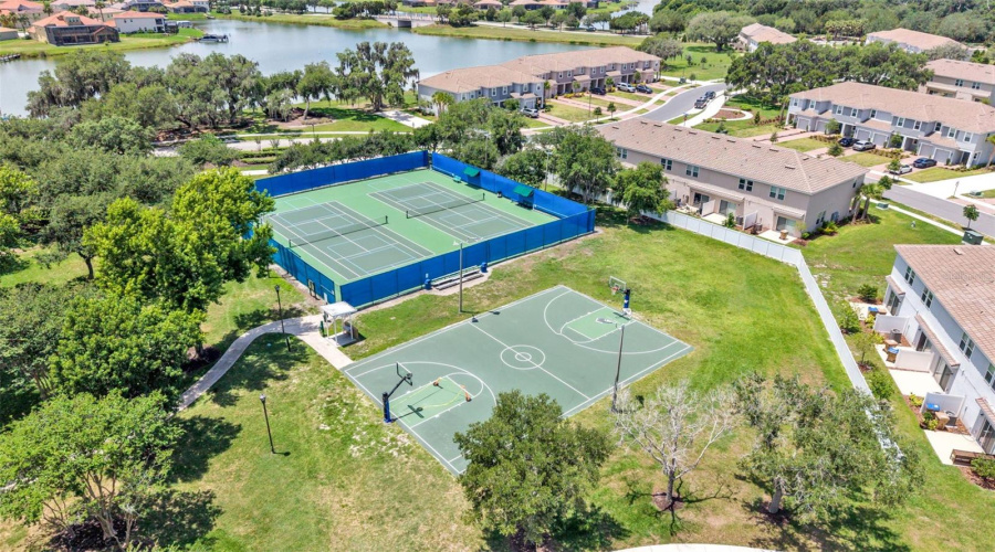KISSIMMEE, Florida 34746, 5 Bedrooms Bedrooms, ,4 BathroomsBathrooms,Residential,For Sale,GOLDEN FEATHER,0,MFRL4962124