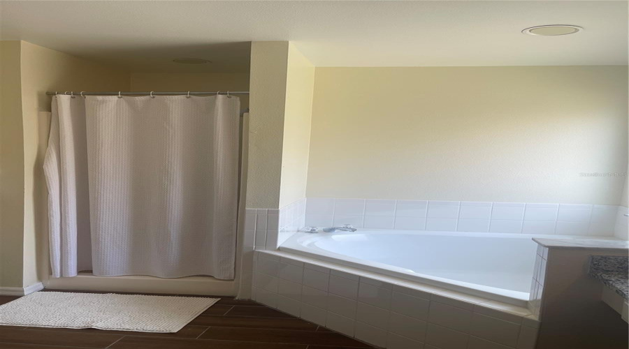 DAVENPORT, Florida 33897, 5 Bedrooms Bedrooms, ,3 BathroomsBathrooms,Residential,For Sale,CASTERTON,0,MFRP4938787