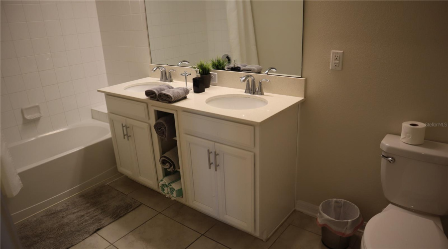 KISSIMMEE, Florida 34746, 2 Bedrooms Bedrooms, ,2 BathroomsBathrooms,Residential,For Sale,CLOCK TOWER,0,MFRO6410323