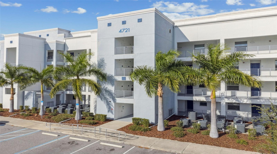 KISSIMMEE, Florida 34746, 2 Bedrooms Bedrooms, ,2 BathroomsBathrooms,Residential,For Sale,CLOCK TOWER,0,MFRS5150484