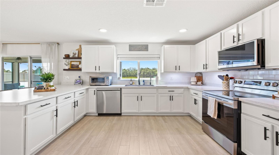 DAVENPORT, Florida 33837, 4 Bedrooms Bedrooms, ,2 BathroomsBathrooms,Residential,For Sale,PRESERVE POINTE,0,MFRO6409616