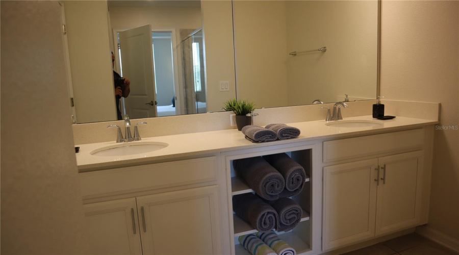 KISSIMMEE, Florida 34746, 2 Bedrooms Bedrooms, ,2 BathroomsBathrooms,Residential,For Sale,PARADOX,0,MFRO6410330