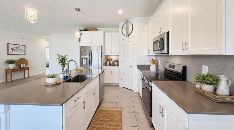 DAVENPORT, Florida 33837, 5 Bedrooms Bedrooms, ,3 BathroomsBathrooms,Residential,For Sale,WANDSWORTH,0,MFRS5150517