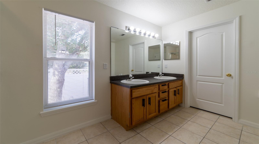 DAVENPORT, Florida 33896, 3 Bedrooms Bedrooms, ,3 BathroomsBathrooms,Residential,For Sale,HAMMOCK,0,MFRO6410333