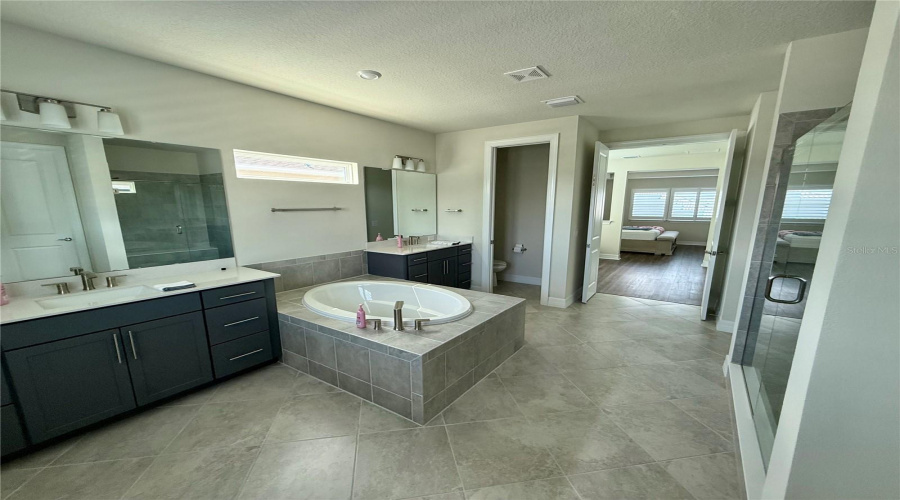 ORLANDO, Florida 32836, 5 Bedrooms Bedrooms, ,4 BathroomsBathrooms,Residential,For Sale,PARK CLIFF,0,MFRS5150293