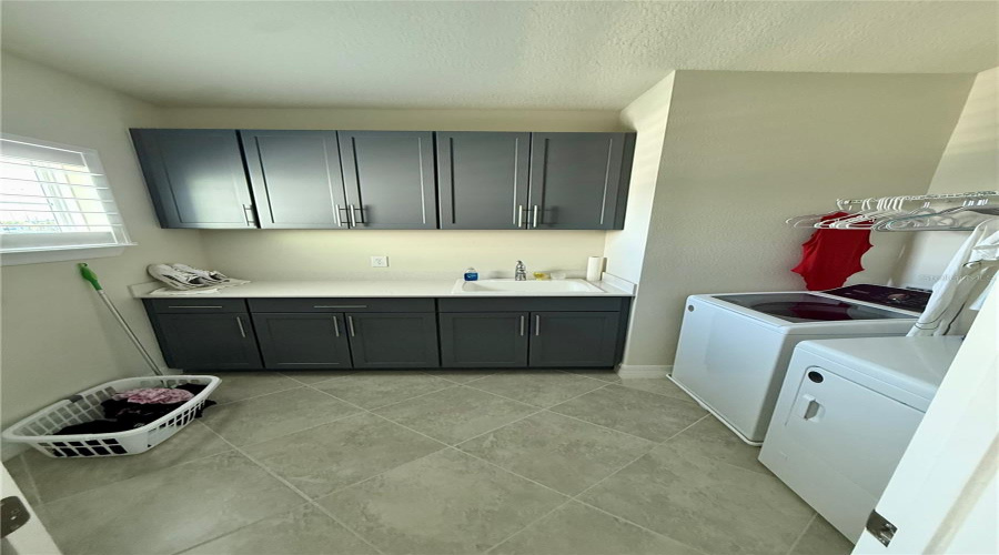 ORLANDO, Florida 32836, 5 Bedrooms Bedrooms, ,4 BathroomsBathrooms,Residential,For Sale,PARK CLIFF,0,MFRS5150293