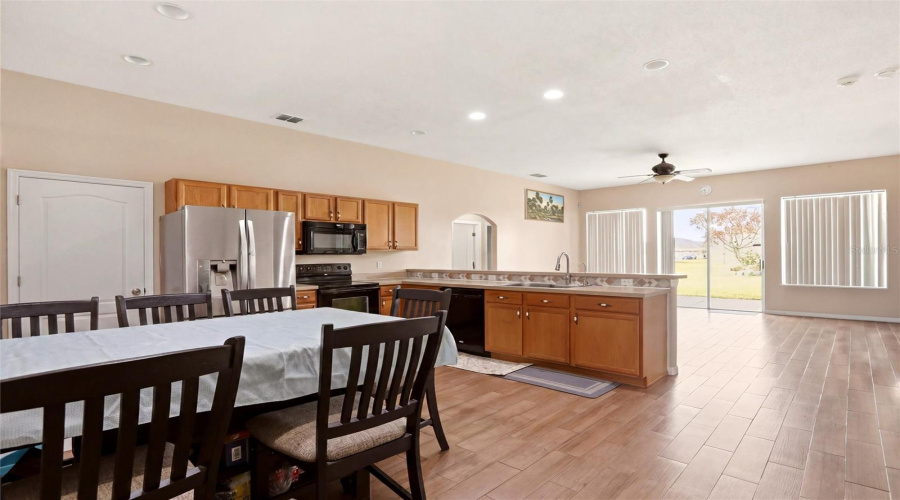 KISSIMMEE, Florida 34746, 4 Bedrooms Bedrooms, ,2 BathroomsBathrooms,Residential,For Sale,BEAU CHENE,0,MFRO6410541