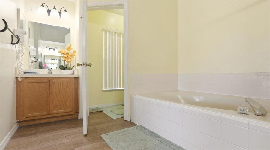 KISSIMMEE, Florida 34746, 4 Bedrooms Bedrooms, ,2 BathroomsBathrooms,Residential,For Sale,BEAU CHENE,0,MFRO6410541