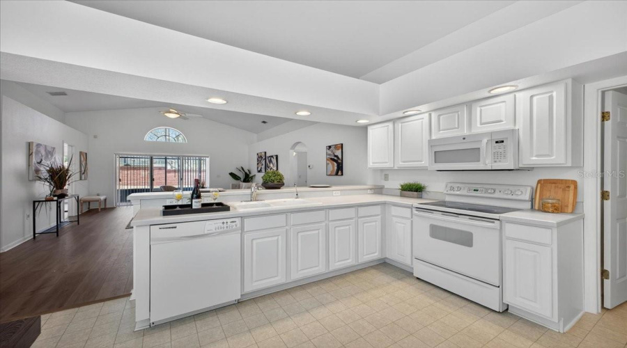 DAVENPORT, Florida 33896, 3 Bedrooms Bedrooms, ,2 BathroomsBathrooms,Residential,For Sale,KNIGHTSBRIDGE,0,MFRTB8511909