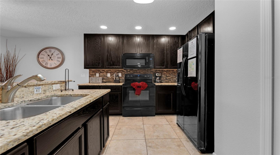 KISSIMMEE, Florida 34746, 4 Bedrooms Bedrooms, ,3 BathroomsBathrooms,Residential,For Sale,SANTOSH,0,MFRS5150509
