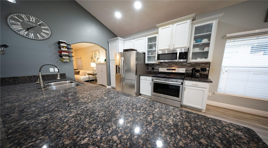 KISSIMMEE, Florida 34747, 6 Bedrooms Bedrooms, ,5 BathroomsBathrooms,Residential,For Sale,ACADIA ESTATES,0,MFRS5150553