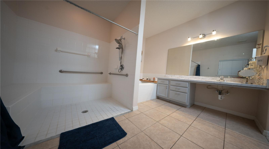 KISSIMMEE, Florida 34747, 6 Bedrooms Bedrooms, ,5 BathroomsBathrooms,Residential,For Sale,ACADIA ESTATES,0,MFRS5150553