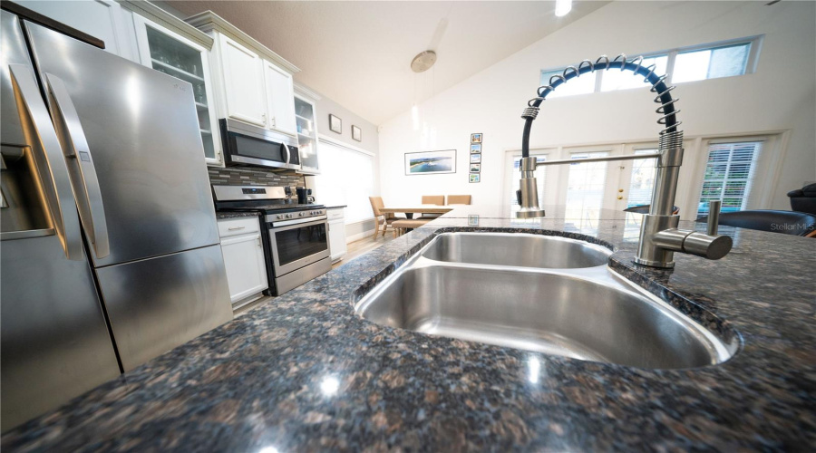 KISSIMMEE, Florida 34747, 6 Bedrooms Bedrooms, ,5 BathroomsBathrooms,Residential,For Sale,ACADIA ESTATES,0,MFRS5150553