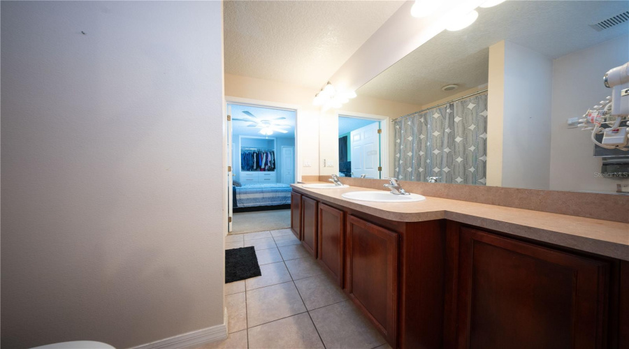 KISSIMMEE, Florida 34747, 6 Bedrooms Bedrooms, ,5 BathroomsBathrooms,Residential,For Sale,ACADIA ESTATES,0,MFRS5150553
