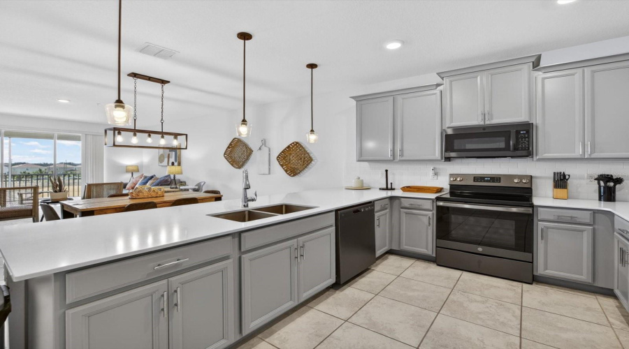DAVENPORT, Florida 33896, 3 Bedrooms Bedrooms, ,2 BathroomsBathrooms,Residential,For Sale,SPLASH SHOT PLACE,0,MFRO6410663