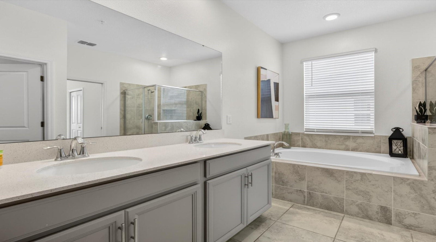 DAVENPORT, Florida 33896, 3 Bedrooms Bedrooms, ,2 BathroomsBathrooms,Residential,For Sale,SPLASH SHOT PLACE,0,MFRO6410663