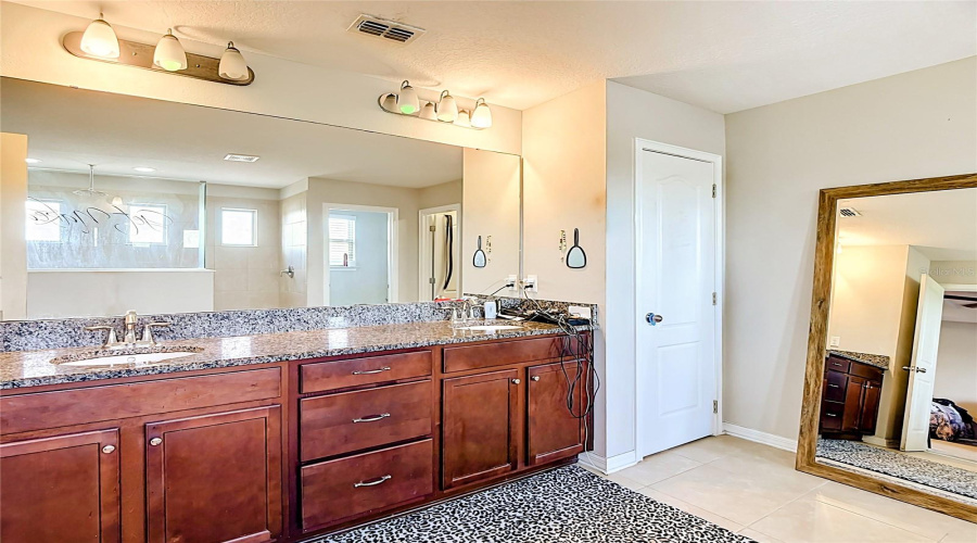 KISSIMMEE, Florida 34746, 4 Bedrooms Bedrooms, ,2 BathroomsBathrooms,Residential,For Sale,RIVERGLEN,0,MFRO6410691