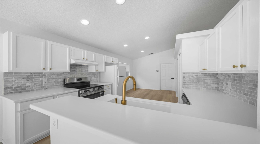 KISSIMMEE, Florida 34746, 4 Bedrooms Bedrooms, ,2 BathroomsBathrooms,Residential,For Sale,KEPPEL,0,MFRO6410160