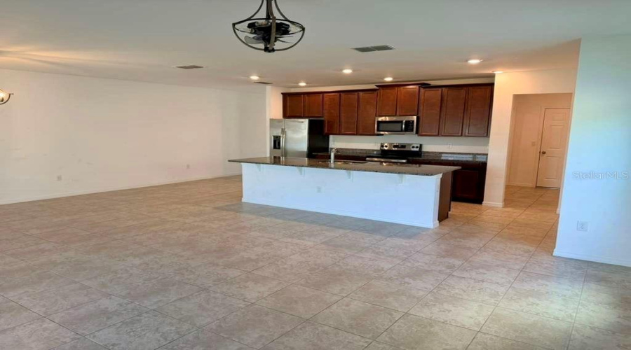 KISSIMMEE, Florida 34746, 3 Bedrooms Bedrooms, ,2 BathroomsBathrooms,Residential,For Sale,LAKE RUSSELL,0,MFRO6410072