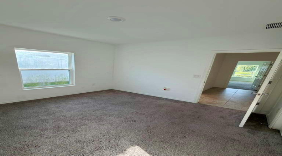 KISSIMMEE, Florida 34746, 3 Bedrooms Bedrooms, ,2 BathroomsBathrooms,Residential,For Sale,LAKE RUSSELL,0,MFRO6410072