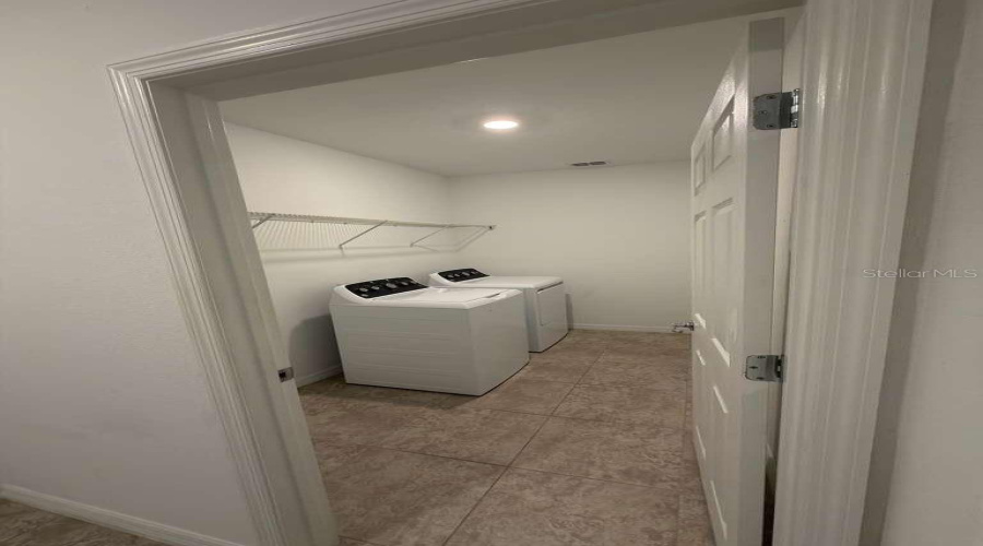 KISSIMMEE, Florida 34746, 3 Bedrooms Bedrooms, ,2 BathroomsBathrooms,Residential,For Sale,LAKE RUSSELL,0,MFRO6410072