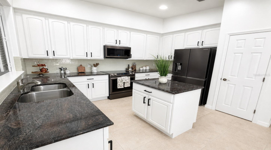 ORLANDO, Florida 32836, 3 Bedrooms Bedrooms, ,2 BathroomsBathrooms,Residential,For Sale,THE ESPLANADE,0,MFRO6410736