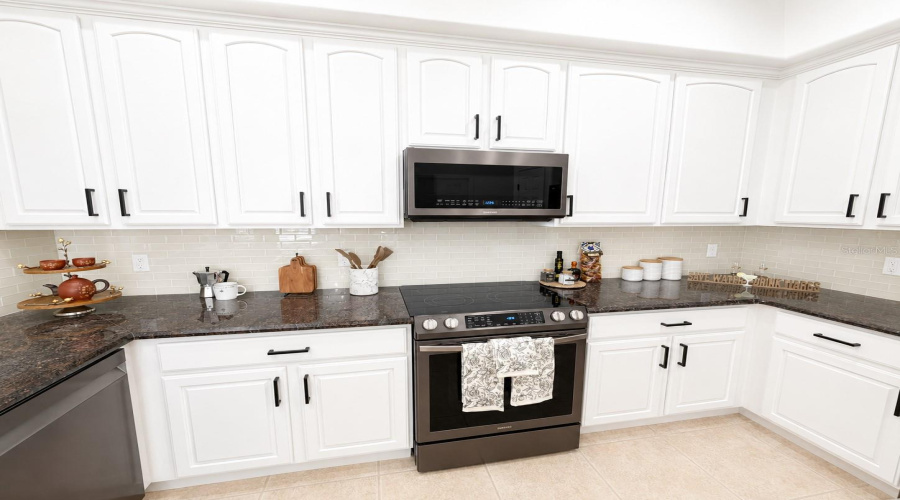 ORLANDO, Florida 32836, 3 Bedrooms Bedrooms, ,2 BathroomsBathrooms,Residential,For Sale,THE ESPLANADE,0,MFRO6410736