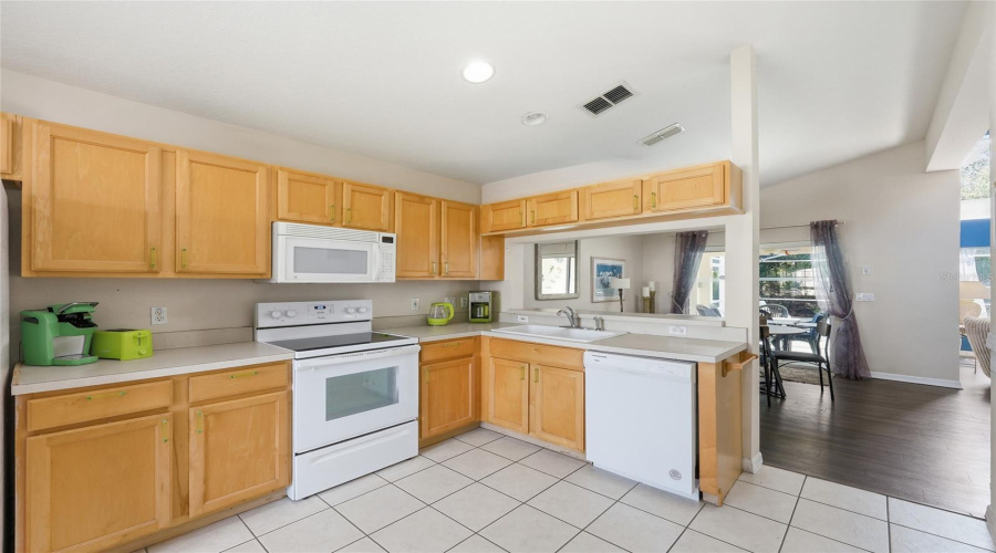 DAVENPORT, Florida 33897, 3 Bedrooms Bedrooms, ,2 BathroomsBathrooms,Residential,For Sale,TROON,0,MFRO6402595