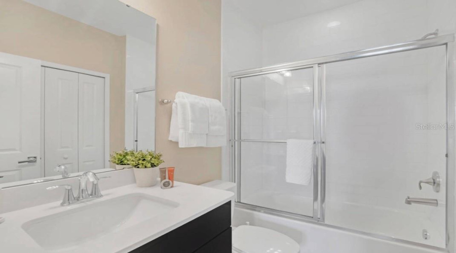DAVENPORT, Florida 33896, 5 Bedrooms Bedrooms, ,4 BathroomsBathrooms,Residential,For Sale,VILLA DOMANI,0,MFRO6407706