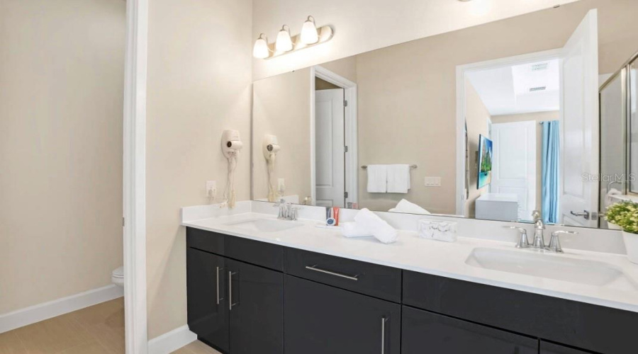 DAVENPORT, Florida 33896, 5 Bedrooms Bedrooms, ,4 BathroomsBathrooms,Residential,For Sale,VILLA DOMANI,0,MFRO6407706