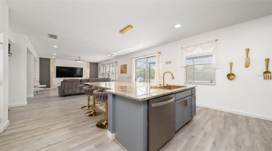 DAVENPORT, Florida 33897, 5 Bedrooms Bedrooms, ,3 BathroomsBathrooms,Residential,For Sale,BACOPA PASS,0,MFRS5150065