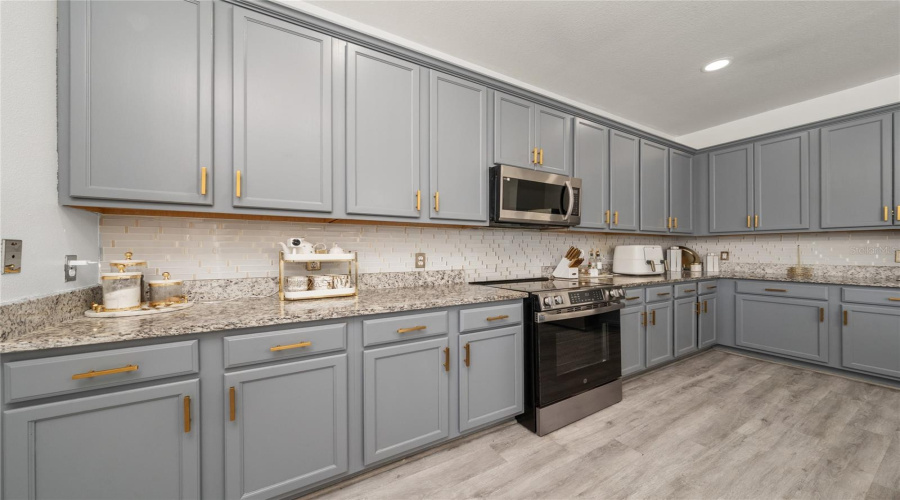 DAVENPORT, Florida 33897, 5 Bedrooms Bedrooms, ,3 BathroomsBathrooms,Residential,For Sale,BACOPA PASS,0,MFRS5150065