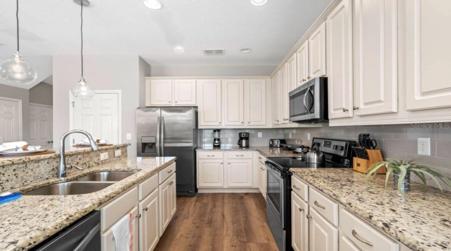 KISSIMMEE, Florida 34746, 8 Bedrooms Bedrooms, ,7 BathroomsBathrooms,Residential,For Sale,SHIVA,0,MFRO6407672