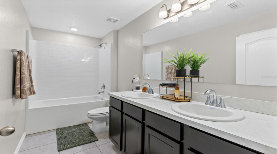 KISSIMMEE, Florida 34746, 3 Bedrooms Bedrooms, ,2 BathroomsBathrooms,Residential,For Sale,CORAL CASTLE,0,MFRO6396952
