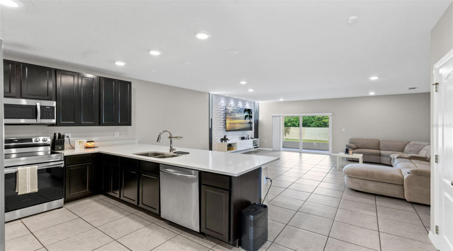 KISSIMMEE, Florida 34746, 3 Bedrooms Bedrooms, ,2 BathroomsBathrooms,Residential,For Sale,CORAL CASTLE,0,MFRO6396952