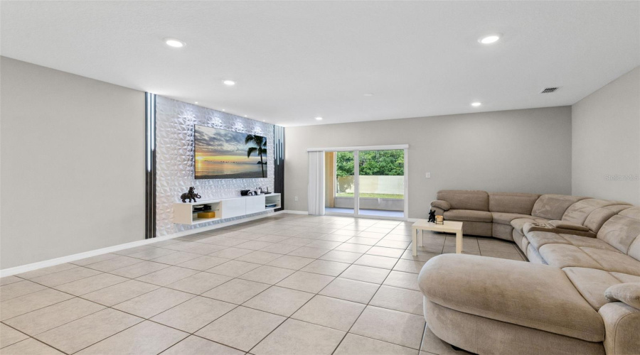 KISSIMMEE, Florida 34746, 3 Bedrooms Bedrooms, ,2 BathroomsBathrooms,Residential,For Sale,CORAL CASTLE,0,MFRO6396952