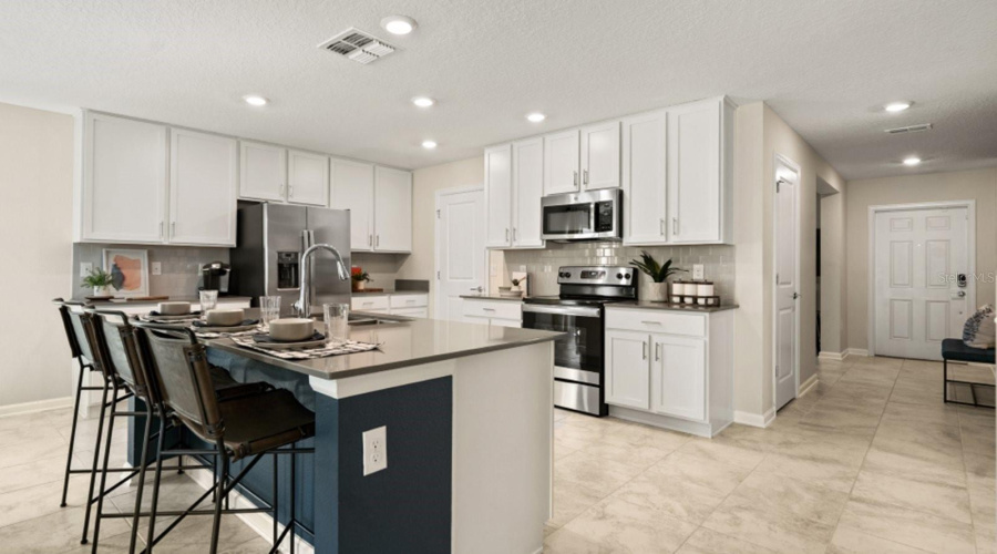 KISSIMMEE, Florida 34746, 5 Bedrooms Bedrooms, ,2 BathroomsBathrooms,Residential,For Sale,LOXLEY,0,MFRO6410986
