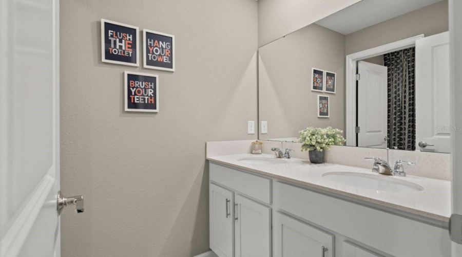 KISSIMMEE, Florida 34746, 5 Bedrooms Bedrooms, ,2 BathroomsBathrooms,Residential,For Sale,LOXLEY,0,MFRO6410986