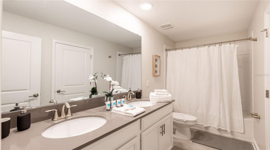 DAVENPORT, Florida 33896, 7 Bedrooms Bedrooms, ,5 BathroomsBathrooms,Residential,For Sale,DROP SHOT,0,MFRO6408621
